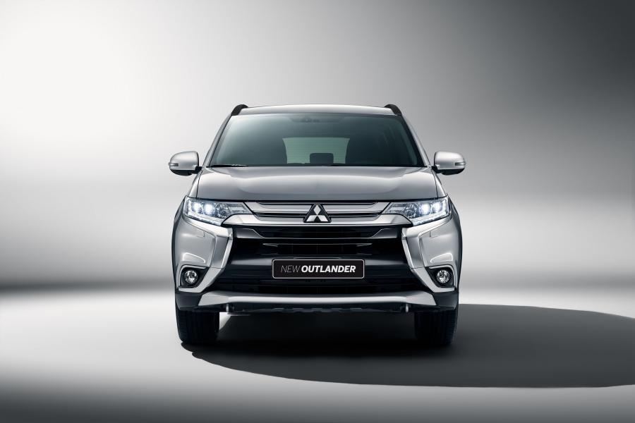  Mitsubishi Outlander 2015 года  (фото 8 из 10)